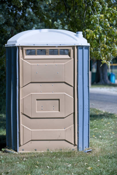 Porta potty delivery and setup in Keego Harbor, MI